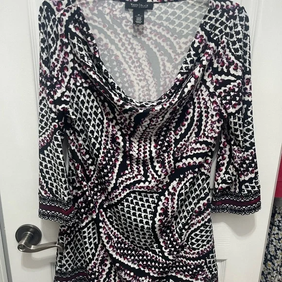 White House Black Market Fitted Graphic Blouse with Cuffed 3/4 Sleeves - Picture 6 of 11